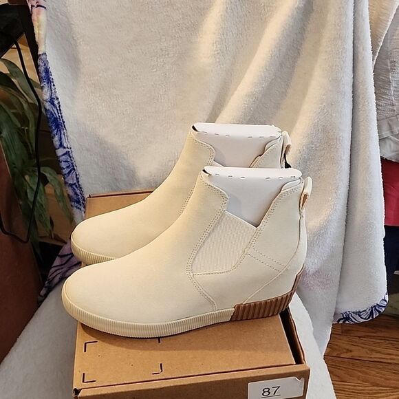 Sorel boots size 8 waterproof NWT